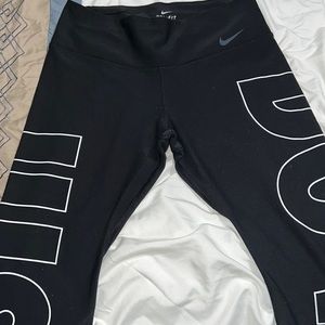NIKE capri leggings